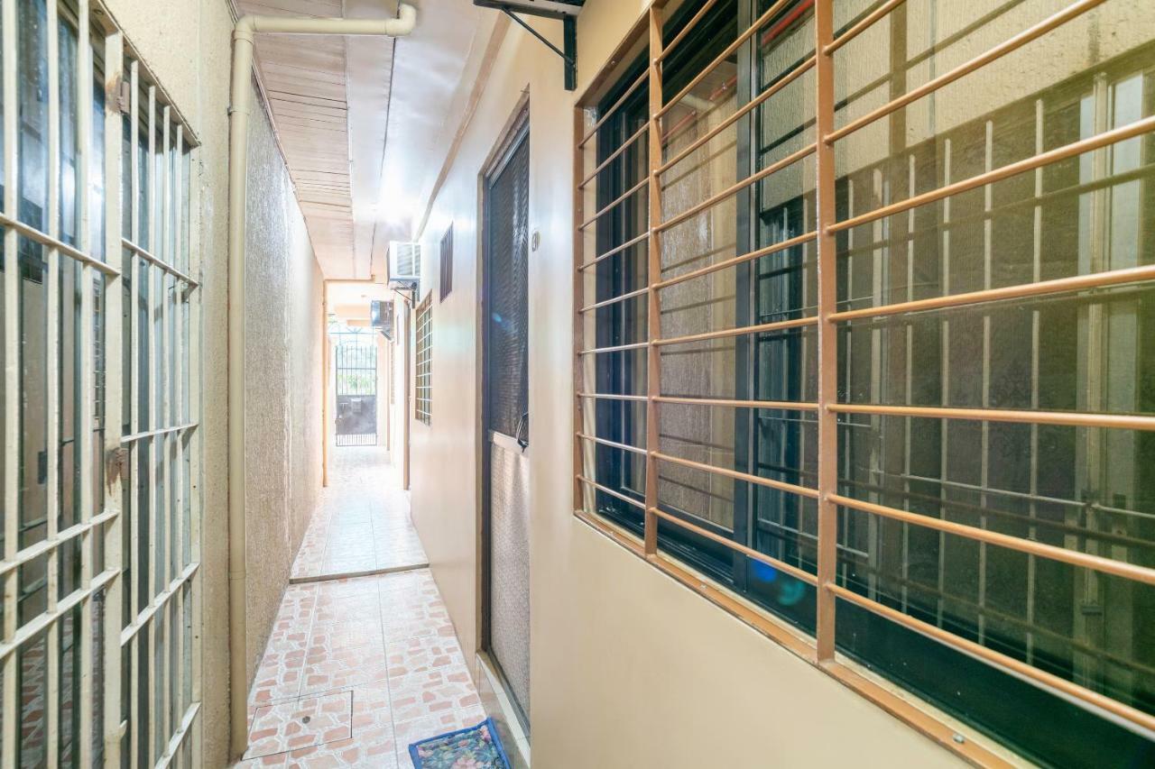 Conrado's Apartelle Paranaque City Exterior foto